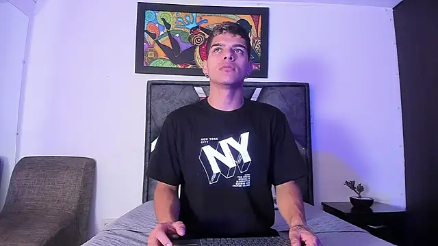 Snapshot of wyatt_3 chatting on 11/12/25, 12:49 wyatt 3 online show from 11/12/25, 12:49