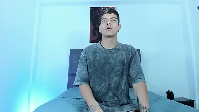 Snapshot of wyatt_3 chatting on 11/14/25, 11:53 wyatt 3 online show from 11/14/25, 11:53