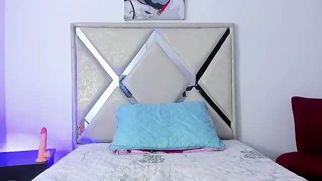 Snapshot of wyatt_3 chatting on 11/28/25, 12:08 wyatt 3 online show from 11/28/25, 12:08