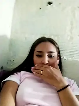 Snapshot of emilyvalencia_1 chatting on 10/12/25, 04:22 emilyvalencia 1 online show from 10/12/25, 04:22