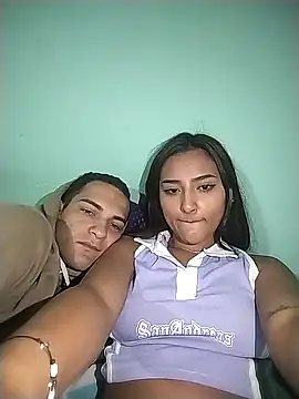 Snapshot of emilyvalencia_1 chatting on 11/30/25, 05:33 emilyvalencia 1 online show from 11/30/25, 05:33