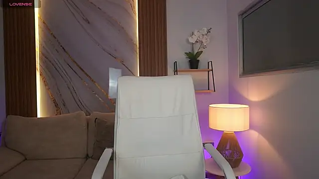 MilaCrave online show from 12/17/25, 11:38