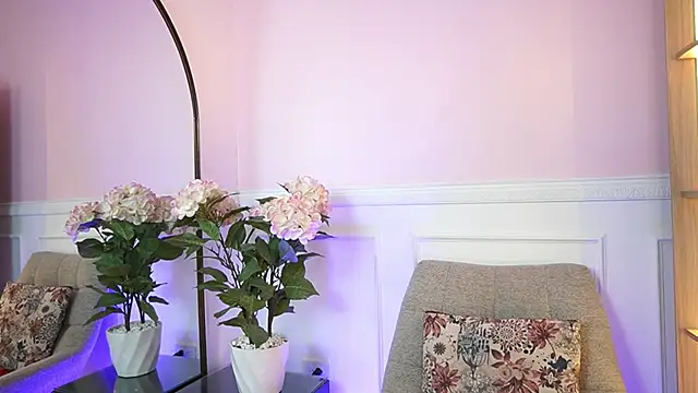 MilaCrave online show from 04/23/26, 11:42