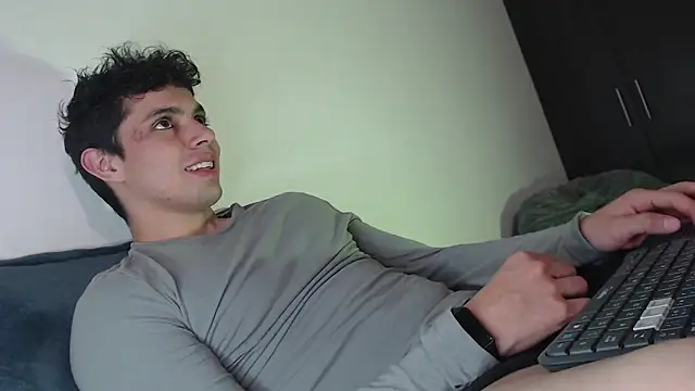 Snapshot of yourfavoriteboy__ chatting on 09/23/25, 10:46 yourfavoriteboy online show from 09/23/25, 10:46