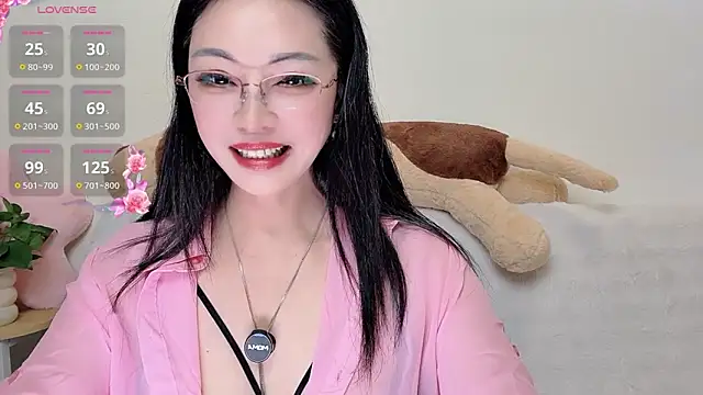Hua Hua 0 online show from 09/26/25, 12:20