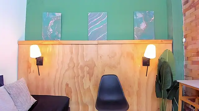 halleylorens online show from 04/04/26, 07:44