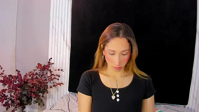 Snapshot of MONIK_FOX_CR chatting on 09/17/25, 07:48 MONIK FOX CR online show from 09/17/25, 07:48