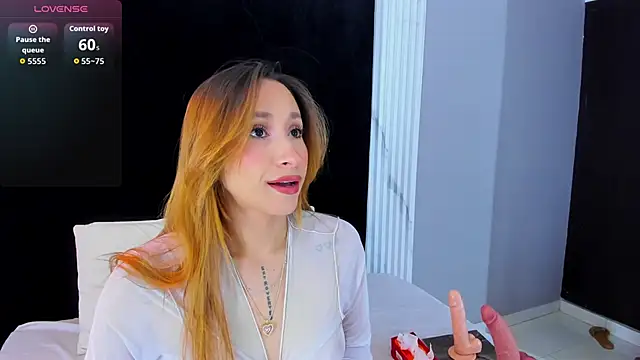 Snapshot of MONIK_FOX_CR chatting on 09/22/25, 08:22 MONIK FOX CR online show from 09/22/25, 08:22