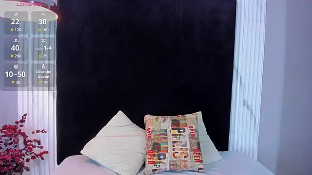 Snapshot of MONIK_FOX_CR chatting on 09/23/25, 07:39 MONIK FOX CR online show from 09/23/25, 07:39