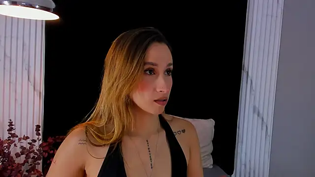 Snapshot of MONIK_FOX_CR chatting on 10/03/25, 08:17 MONIK FOX CR online show from 10/03/25, 08:17