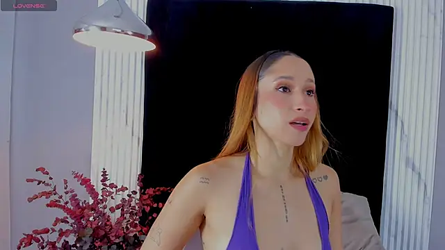 Snapshot of MONIK_FOX_CR chatting on 10/04/25, 07:56 MONIK FOX CR online show from 10/04/25, 07:56