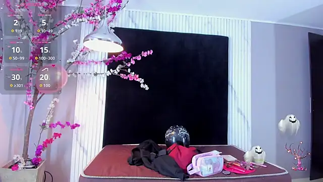 Snapshot of MONIK_FOX_CR chatting on 10/27/25, 07:40 MONIK FOX CR online show from 10/27/25, 07:40