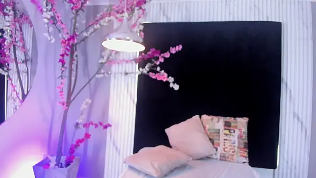 Snapshot of MONIK_FOX_CR chatting on 10/30/25, 07:25 MONIK FOX CR online show from 10/30/25, 07:25