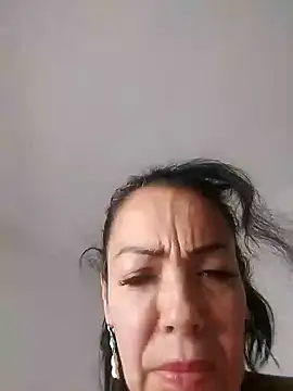 naiaratobon   online show from 12/05/25, 10:46