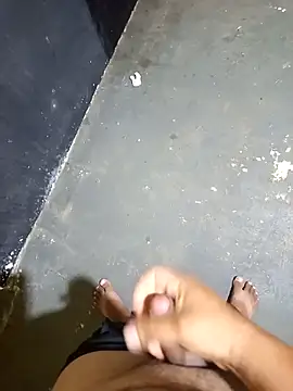 Snapshot of hendy692 chatting on 12/18/25, 04:51 hendy692 online show from 12/18/25, 04:51