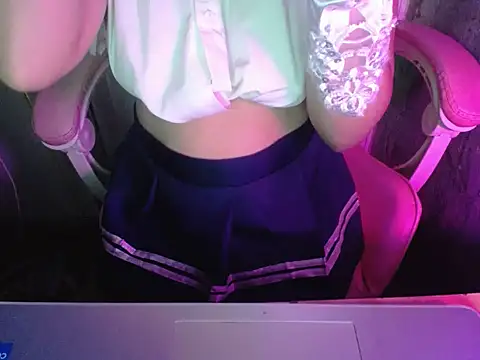 Snapshot of ahoa_Tk chatting on 09/29/25, 08:08 ahoa Tk online show from 09/29/25, 08:08