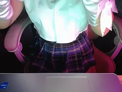 Snapshot of ahoa_Tk chatting on 10/15/25, 05:02 ahoa Tk online show from 10/15/25, 05:02