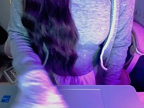 Snapshot of ahoa_Tk chatting on 11/08/25, 05:51 ahoa Tk online show from 11/08/25, 05:51