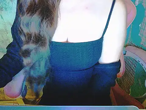 Snapshot of ahoa_Tk chatting on 11/21/25, 06:06 ahoa Tk online show from 11/21/25, 06:06