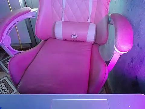 Snapshot of ahoa_Tk chatting on 12/15/25, 04:50 ahoa Tk online show from 12/15/25, 04:50