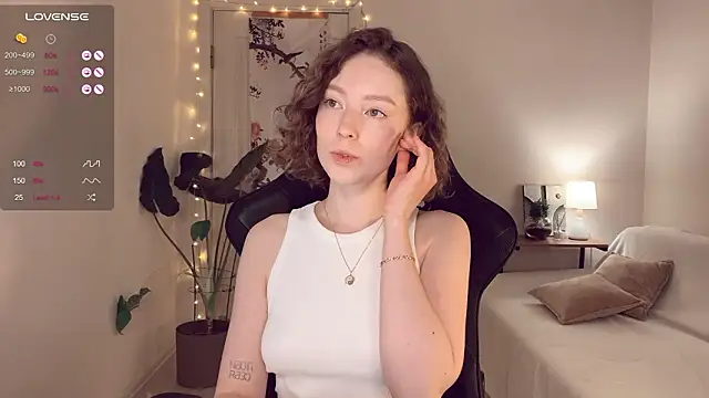 Snapshot of lucky13___ chatting on 02/24/26, 04:49 lucky13 online show from 02/24/26, 04:49