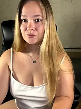 Snapshot of CaramelleSugar_ chatting on 09/21/25, 05:25 CaramelleSugar online show from 09/21/25, 05:25