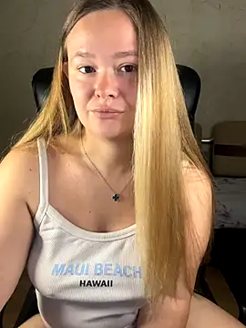 Snapshot of CaramelleSugar_ chatting on 10/05/25, 04:49 CaramelleSugar online show from 10/05/25, 04:49