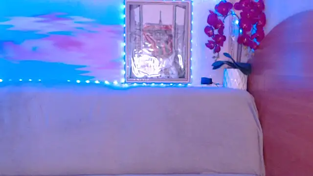 Snapshot of LucyStella8888 chatting on 11/30/25, 04:22 LucyStella8888 online show from 11/30/25, 04:22