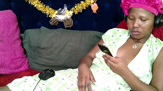 BUNNYCHOWX28 online show from 01/06/26, 08:34