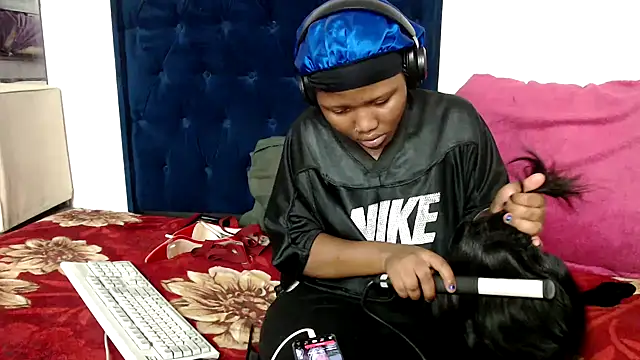 BUNNYCHOWX28 online show from 01/12/26, 08:47