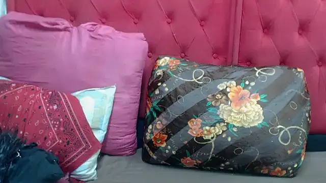 BUNNYCHOWX28 online show from 02/10/26, 07:18