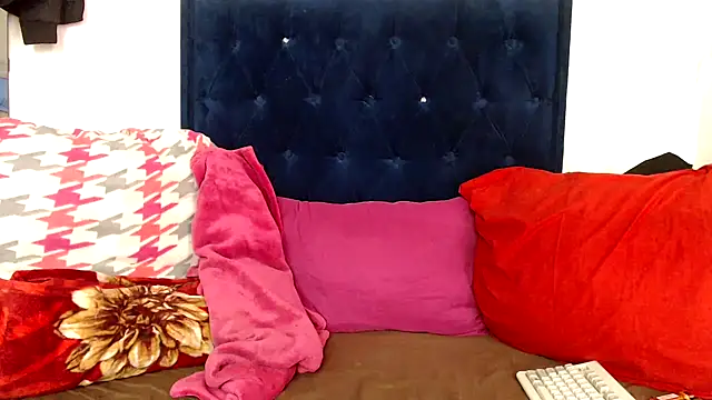 BUNNYCHOWX28 online show from 03/12/26, 12:11