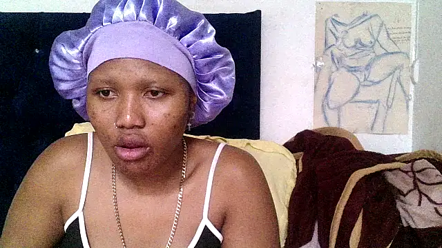 BUNNYCHOWX28 online show from 04/22/26, 07:26