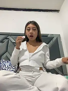 Sara-cooper2 online show from 11/26/25, 03:51