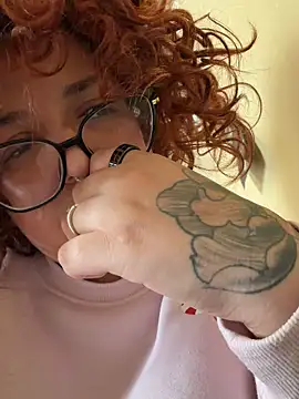 Snapshot of chiaretta_loveit chatting on 11/06/25, 02:40 chiaretta loveit online show from 11/06/25, 02:40