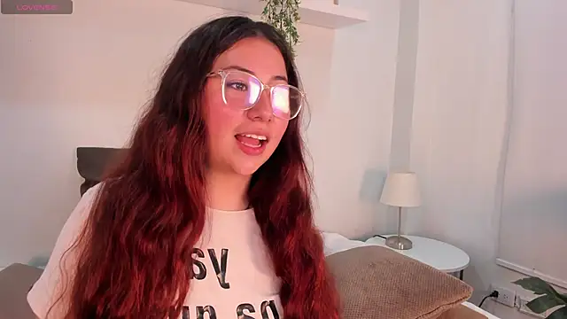 Nicolle Evanss  online show from 04/25/26, 04:15