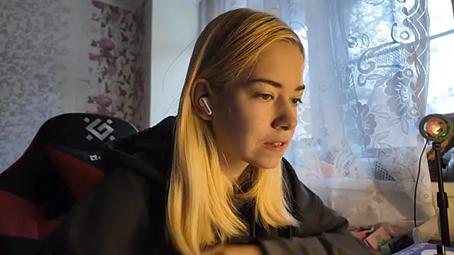 Witching Moon online show from 10/27/25, 07:34