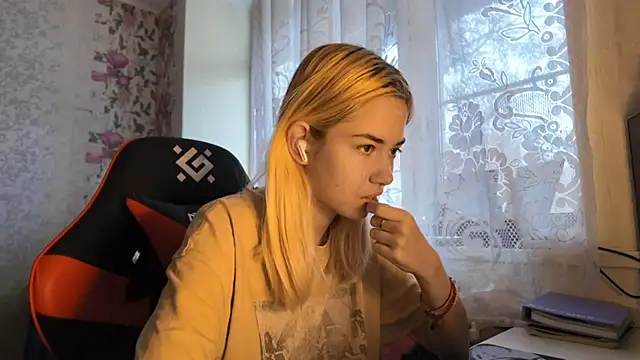 Witching Moon online show from 11/13/25, 07:40