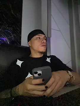 AlphaMasterXxx online show from 10/31/25, 04:57