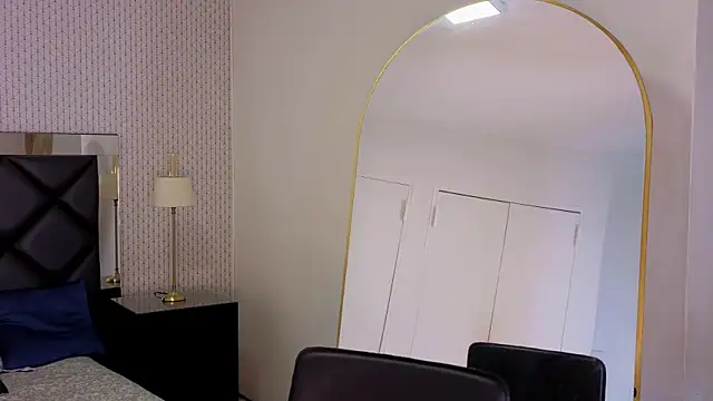 mysterius boy online show from 10/21/25, 07:47