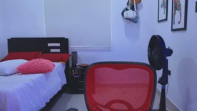 EmilyKisx online show from 10/07/25, 02:25