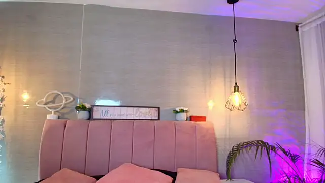 im sofii18 online show from 10/20/25, 07:36