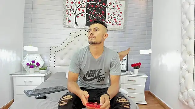 Snapshot of Valentiinoss chatting on 11/07/25, 08:09 Valentiinoss online show from 11/07/25, 08:09