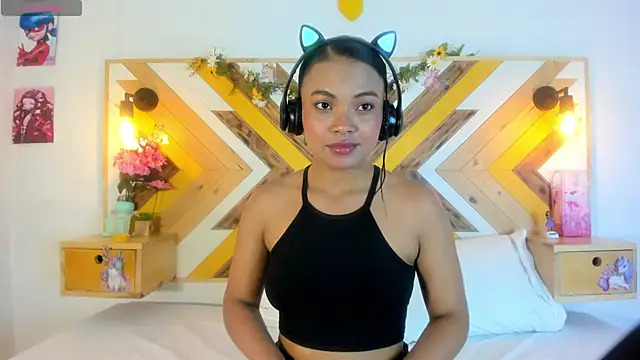 Snapshot of SoleneFontaine chatting on 10/02/25, 12:12 SoleneFontaine online show from 10/02/25, 12:12