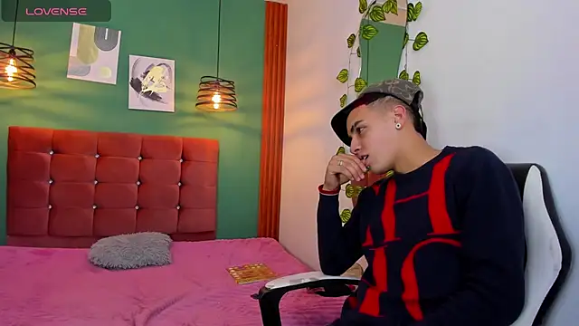 Aisha andy online show from 10/18/25, 03:42