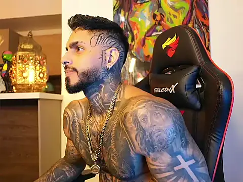 Snapshot of logan_hugh8 chatting on 10/02/25, 01:23 logan hugh8 online show from 10/02/25, 01:23