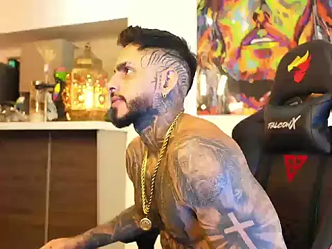 Snapshot of logan_hugh8 chatting on 10/02/25, 01:29 logan hugh8 online show from 10/02/25, 01:29