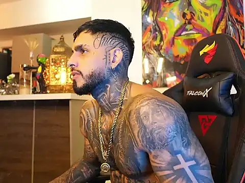 Snapshot of logan_hugh8 chatting on 10/04/25, 06:33 logan hugh8 online show from 10/04/25, 06:33