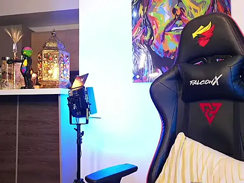 Snapshot of logan_hugh8 chatting on 10/13/25, 11:16 logan hugh8 online show from 10/13/25, 11:16