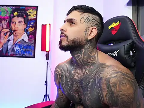 Snapshot of logan_hugh8 chatting on 10/28/25, 01:53 logan hugh8 online show from 10/28/25, 01:53